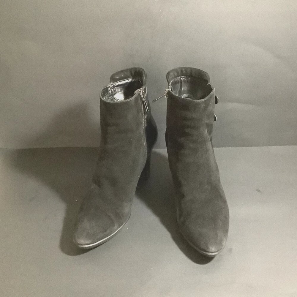 AQUATALIA Ankle Boots Booties Black Leather & Suede Zip Buckle Accent Size 8.5
